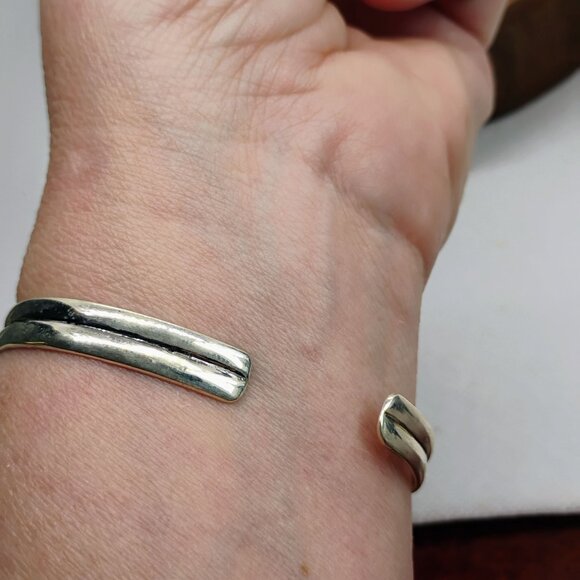 Southwest Sterling Silver Turquoise Medallion Cluster Cuff Bracelet Artisan - Picture 7 of 7